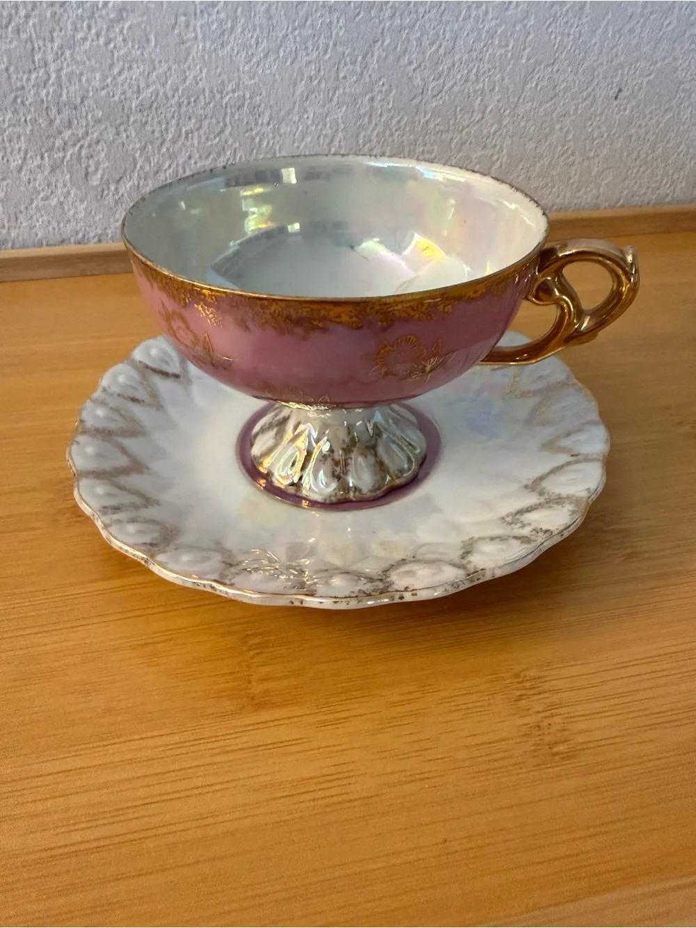 Fredroberts Set of 2 Iridescent teacups and Saucers - Pink & Light Blue
